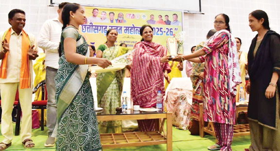 छत्तीसगढ़ रजत महोत्सव में शामिल  हुईं विधायक उसेण्डी