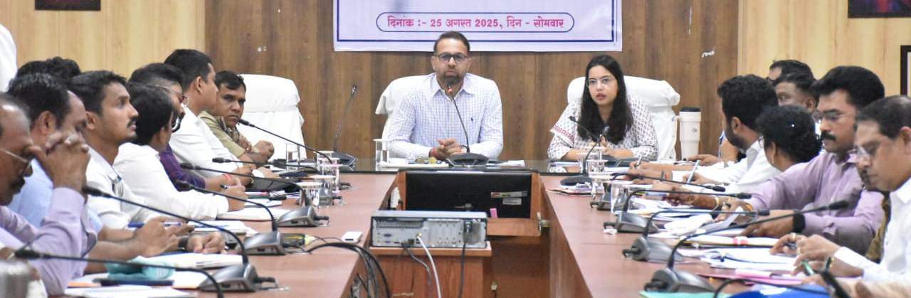 योजनाओं के बेहतरीन क्रियान्वयन के लिए करें कार्य- कलेक्टर