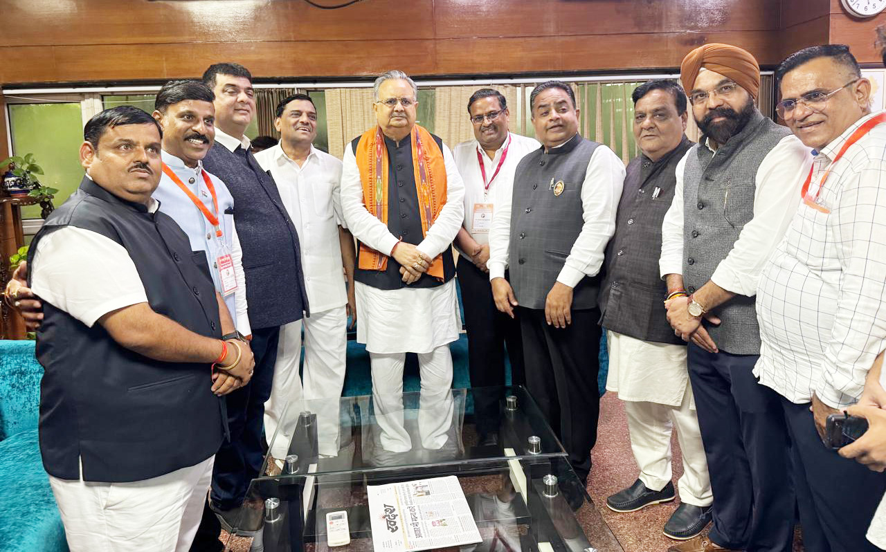 व्यापारी लीडर सम्मेलन में शामिल हुए पदाधिकारी