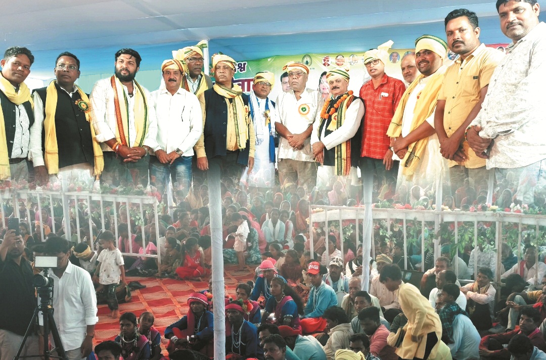 आदिवासी दिवस का भव्य आयोजन  जिपं अध्यक्ष हुए शामिल