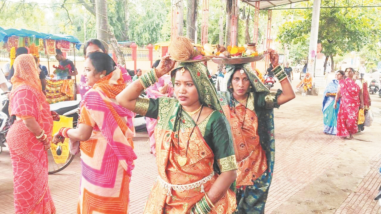 कठिन व्रत के बाद तिजहारिनों ने तोड़ा व्रत