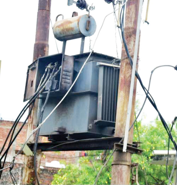 बिजली कटौती से जनता परेशान, उपभोक्ताओं को सूचना तक नहीं