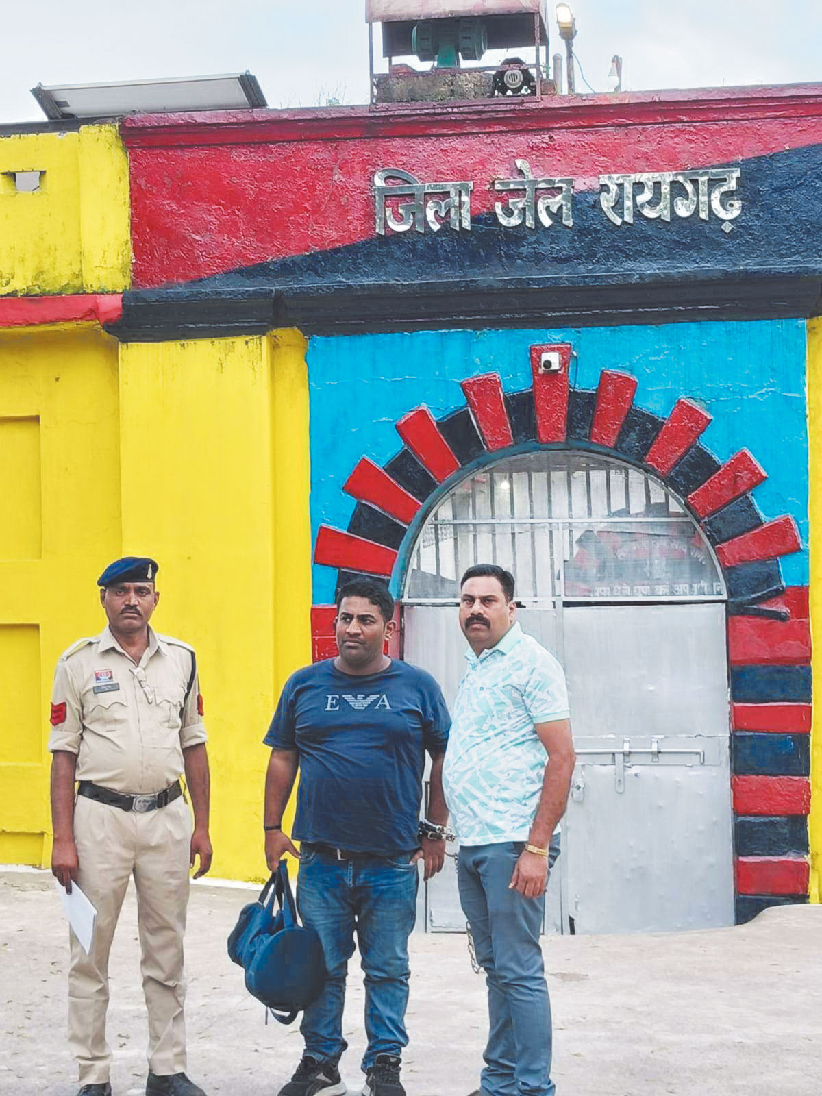 10 मामलों में फरार वारंटी दिल्ली से गिरफ्तार