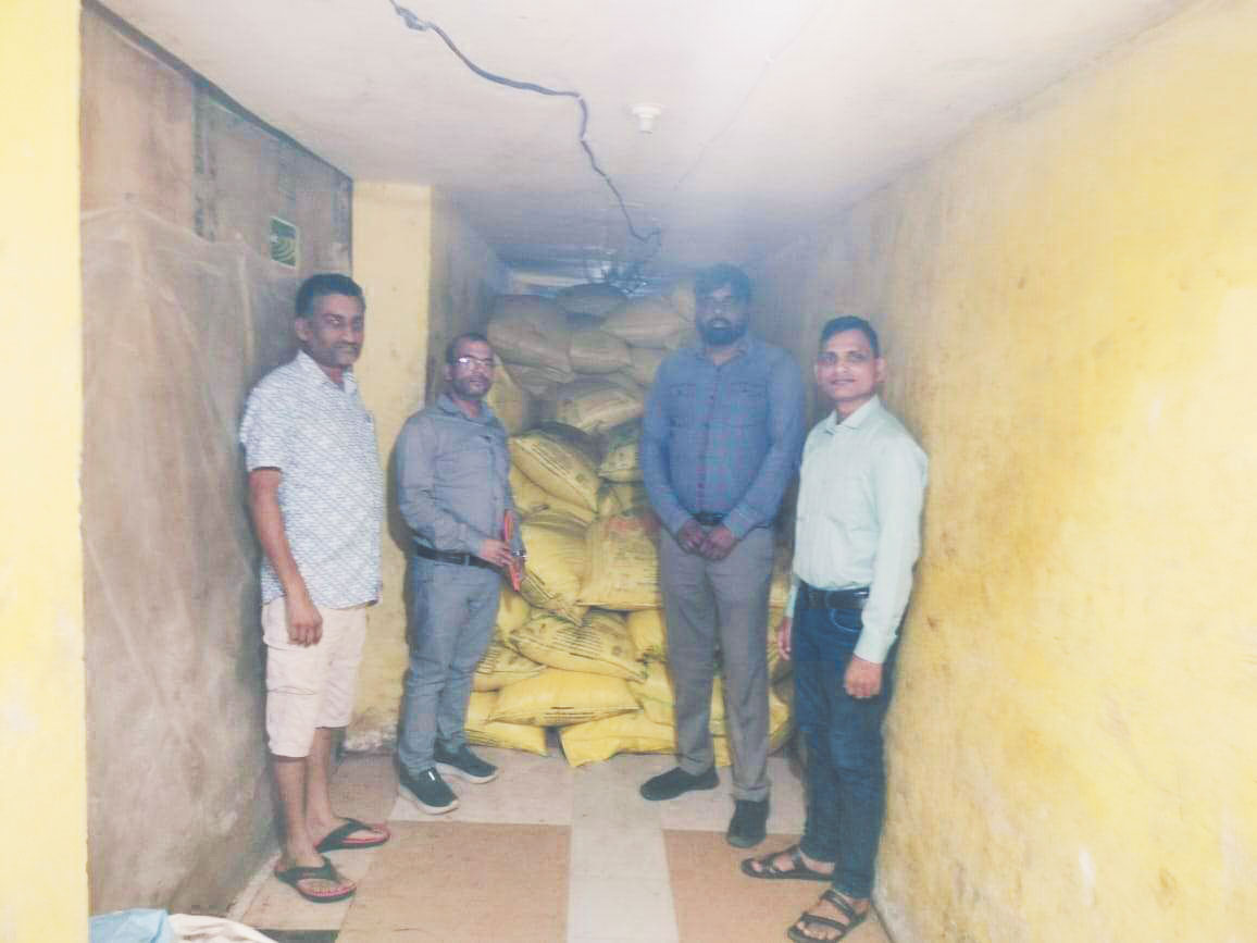 580 बोरी यूरिया खाद जब्त