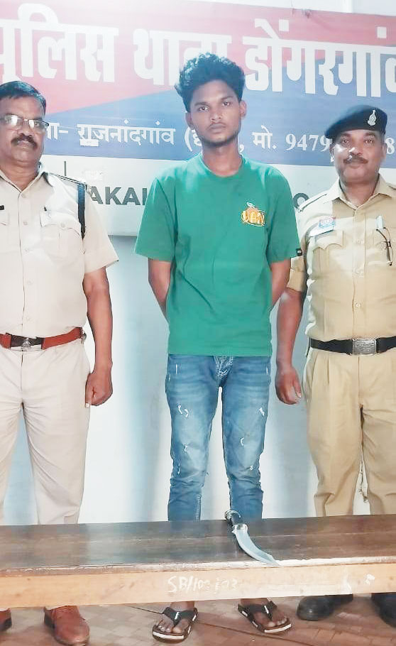 सार्वजनिक जगह में चाकू लहराते गिरफ्तार