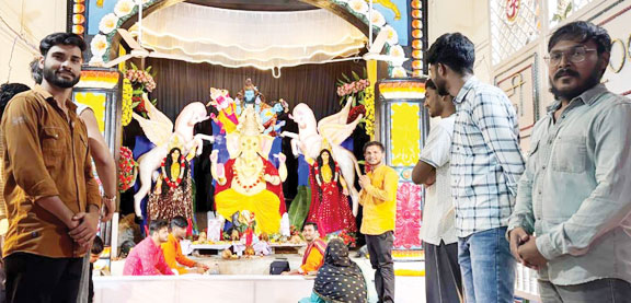 भक्तों के लिए खोला गया भगवान गणेश का पट