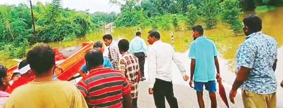 इंद्रावती नदी उफान पर, यातायात ठप, चेतावनी