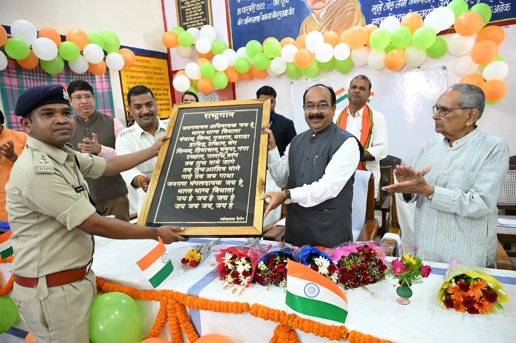 केन्द्रीय जेल में कैदियों ने किया ’पुष्प की अभिलाषा’ का सामूहिक पाठ