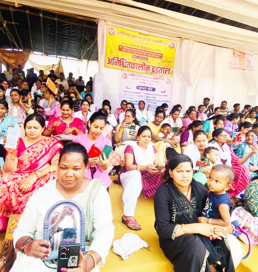 एनएचएम कर्मचारियों का सरकार से सवाल