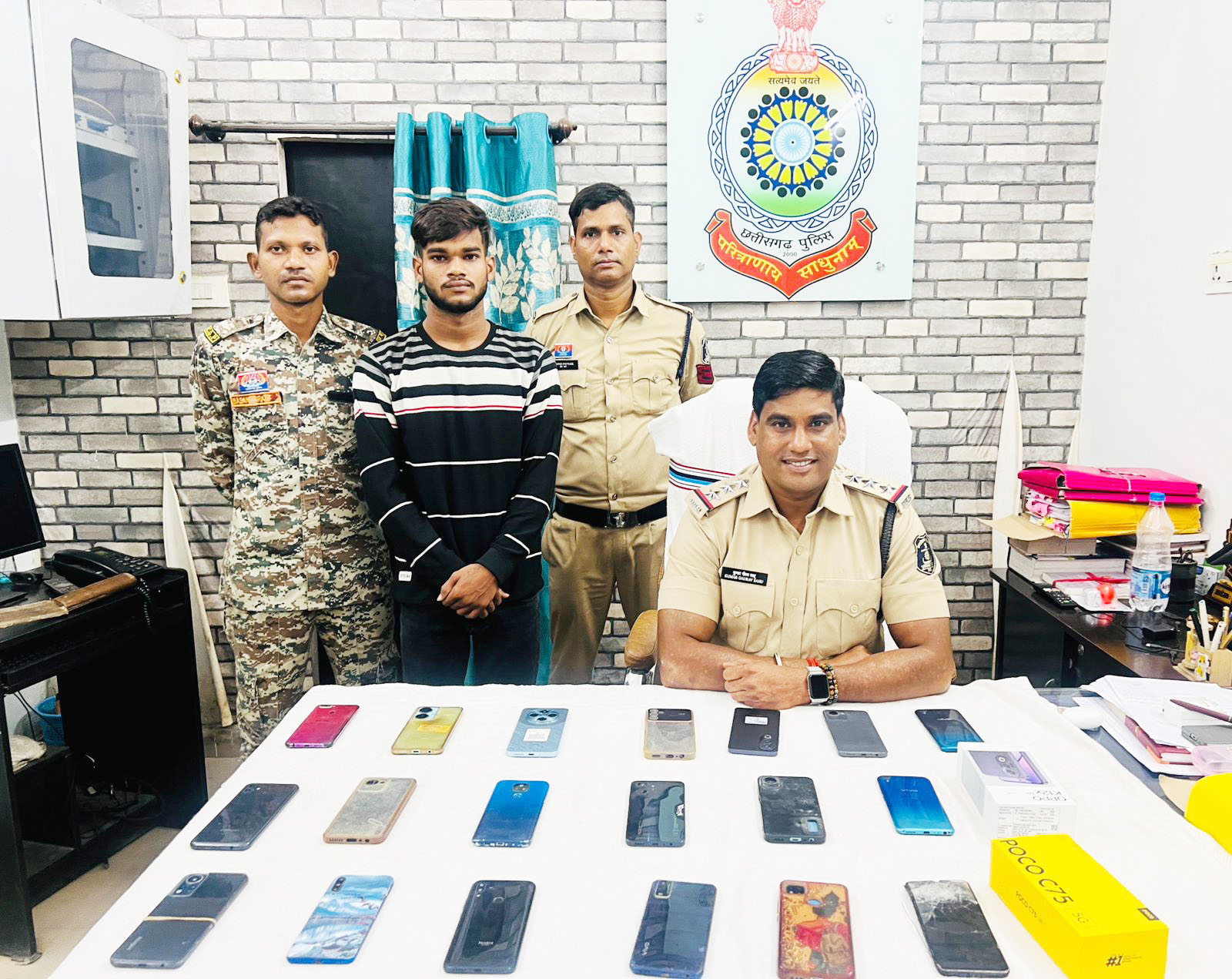 मोबाइल चोरी, एक आरोपी  गिरफ्तार,  दो खरीददार भी पकड़ाए