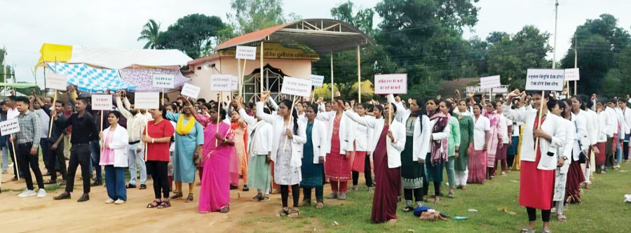 12वें दिन भी जारी रहा एनएचएम कर्मियों का धरना