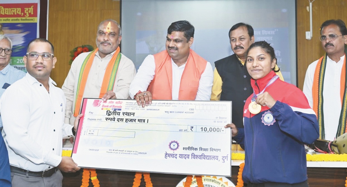 राष्ट्रीय खेल दिवस पर मंत्री यादव  ने किया खिलाडिय़ों का सम्मान