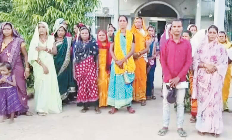 17  ने मिलकर की हत्या, पुलिस ने 7 को पकड़ा-आरोप, परिजनों ने एसपी से लगाई न्याय की गुहार