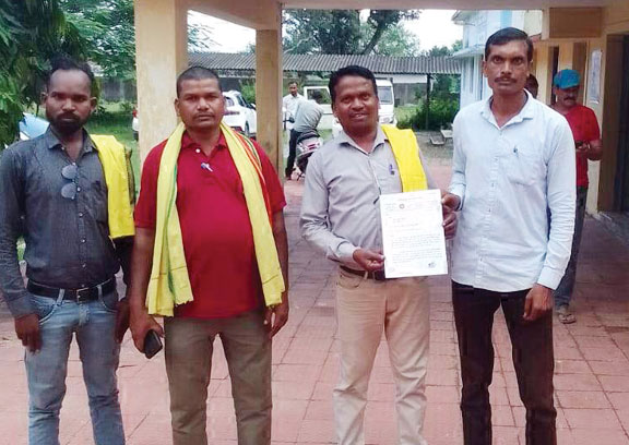 यूरिया की कालाबाजारी से जूझ रहे किसान, गोंगपा ने कलेक्टर को सौंपा ज्ञापन यूरिया की कालाबाजारी से जूझ रहे किसान, गोंगपा ने कलेक्टर को सौंपा ज्ञापन