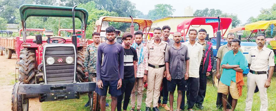 अवैध रेत खुदाई, 14 ट्रैक्टर-ट्रॉली जब्त