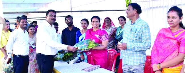  महापौर ने छत्तीसगढ़ी व्यंजन के स्टॉलों का किया शुभारंभ