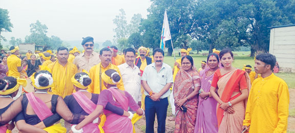 करमा नृत्य स्पर्धा, बढ़-चढक़र टीमों ने लिया हिस्सा करमा नृत्य स्पर्धा, बढ़-चढक़र टीमों ने लिया हिस्सा