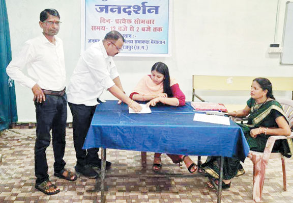 5 माह बाद भी ट्रांसफार्मर में बिजली सप्लाई नहीं, जनदर्शन में आवेदन 5 माह बाद भी ट्रांसफार्मर में बिजली सप्लाई नहीं, जनदर्शन में आवेदन