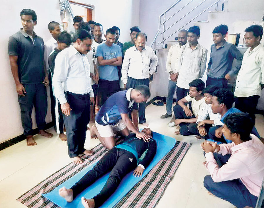  छात्रों को सीपीआर प्रणाली का प्रशिक्षण