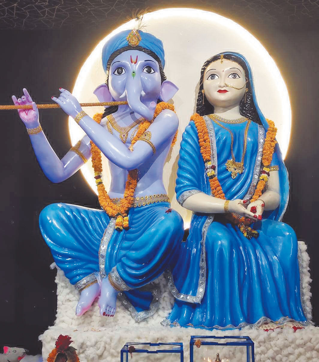 कृष्ण-राधा रूप ने मनमोहा कृष्ण-राधा रूप ने मनमोहा