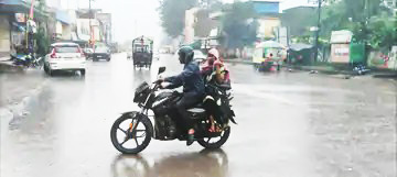 मौसम का मिजाज बदला, बारिश से कुछ राहत मिली