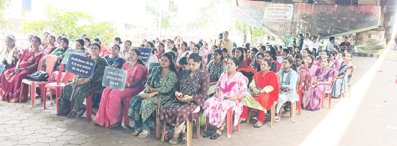 हड़ताली एनएचएम कर्मियों को मिला कांग्रेस का समर्थन