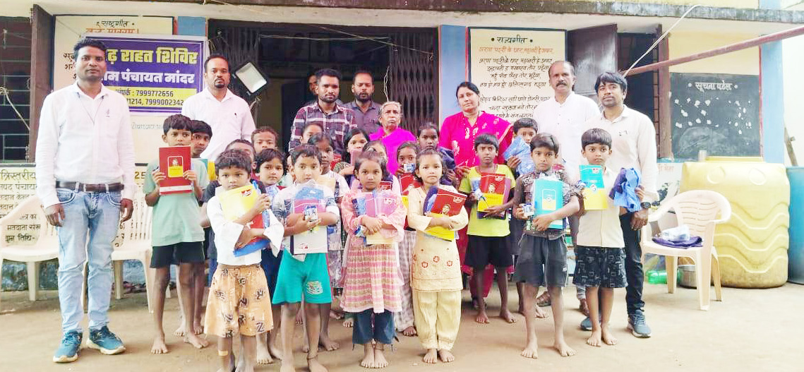 मांदर में बाढ़ पीडि़तों को मिली राहत मांदर में बाढ़ पीडि़तों को मिली राहत