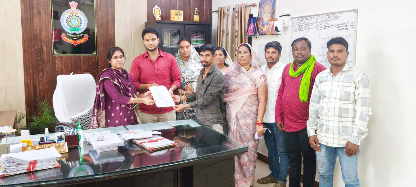 तुमगांव के पार्षदों ने एएसपी को सौंपा ज्ञापन तुमगांव के पार्षदों ने एएसपी को सौंपा ज्ञापन