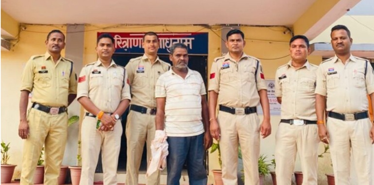 मुंगेली में सरपंच की शराब के नशे में शर्मनाक हरकत, जेल भेजा गया मुंगेली में सरपंच की शराब के नशे में शर्मनाक हरकत, जेल भेजा गया
