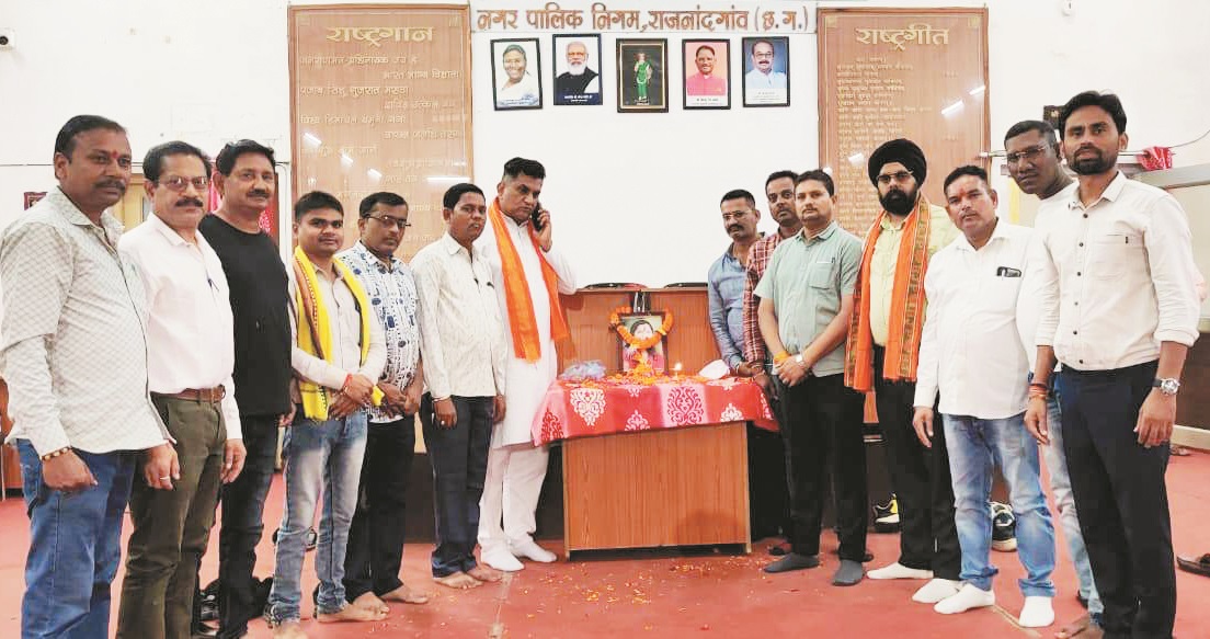 नगर निगम में शोभा को दी गई श्रद्धांजलि नगर निगम में शोभा को दी गई श्रद्धांजलि