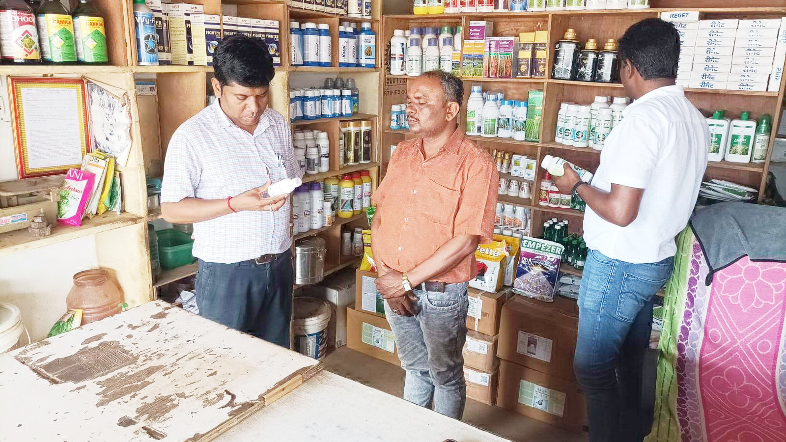 अनियमितता, 6 कृषि केंद्रों को नोटिस अनियमितता, 6 कृषि केंद्रों को नोटिस