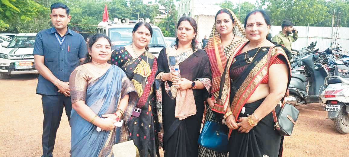 कांग्रेस भवन घेराव में गरियाबंद जिला महिला मोर्चा हुई शामिल कांग्रेस भवन घेराव में गरियाबंद जिला महिला मोर्चा हुई शामिल