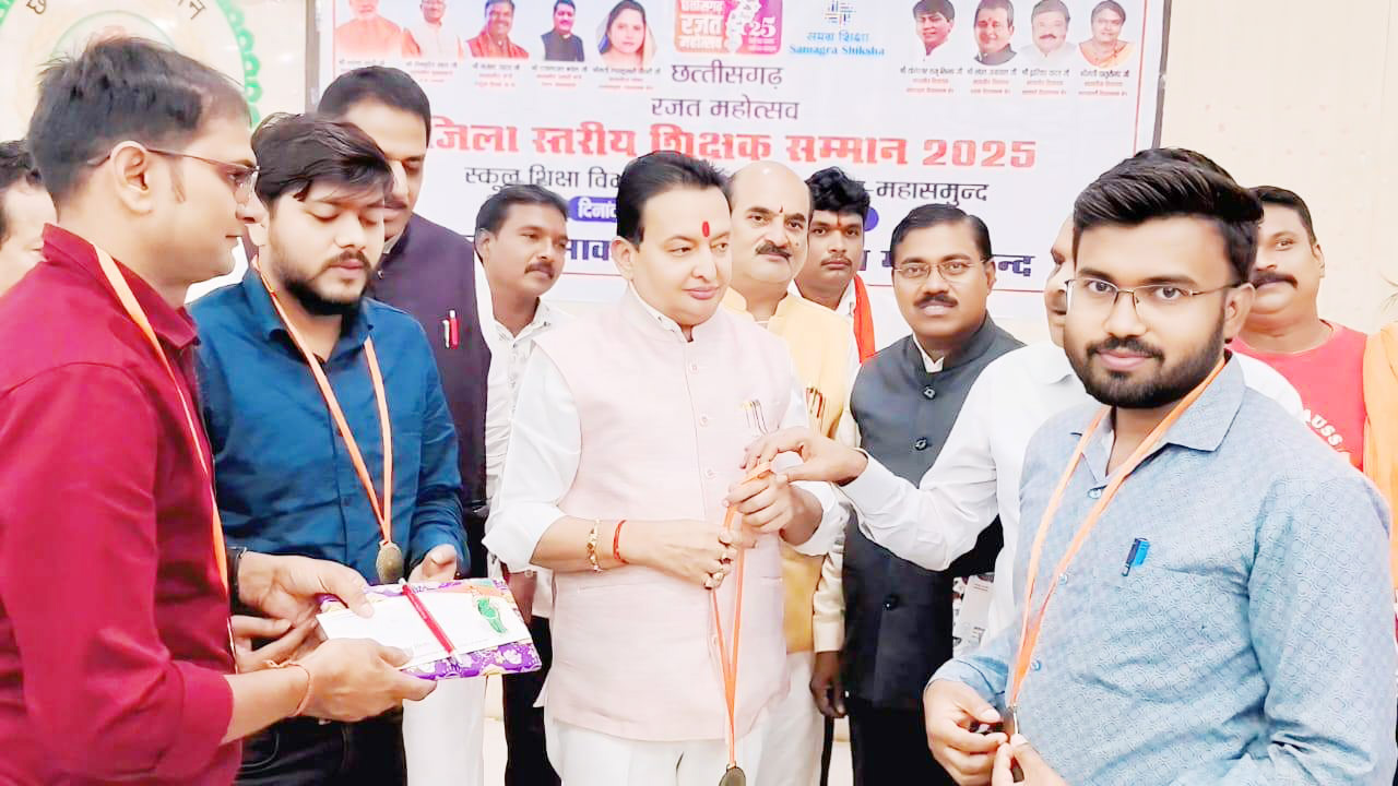 नवकिरण अकादमी व जिला ग्रंथालय के चयनित अभ्यार्थियों का सम्मान