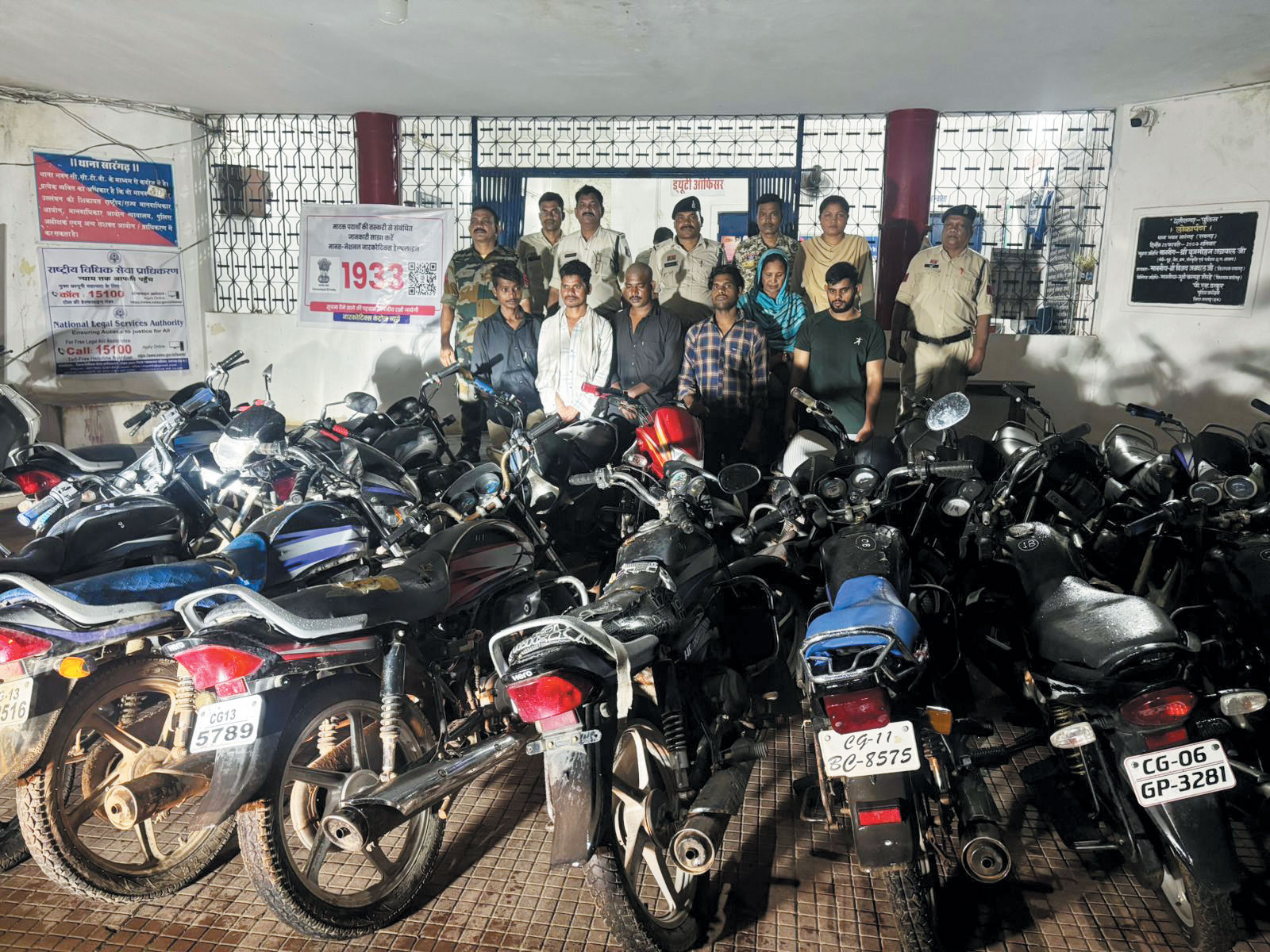 चोरी की 30 बाइकें बरामद 6 आरोपी गिरफ्तार