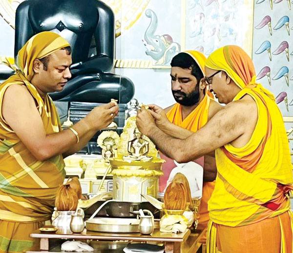 इच्छाओं पर नियंत्रण ही उत्तम आकिंचन् धर्म -सुरेश इच्छाओं पर नियंत्रण ही उत्तम आकिंचन् धर्म -सुरेश
