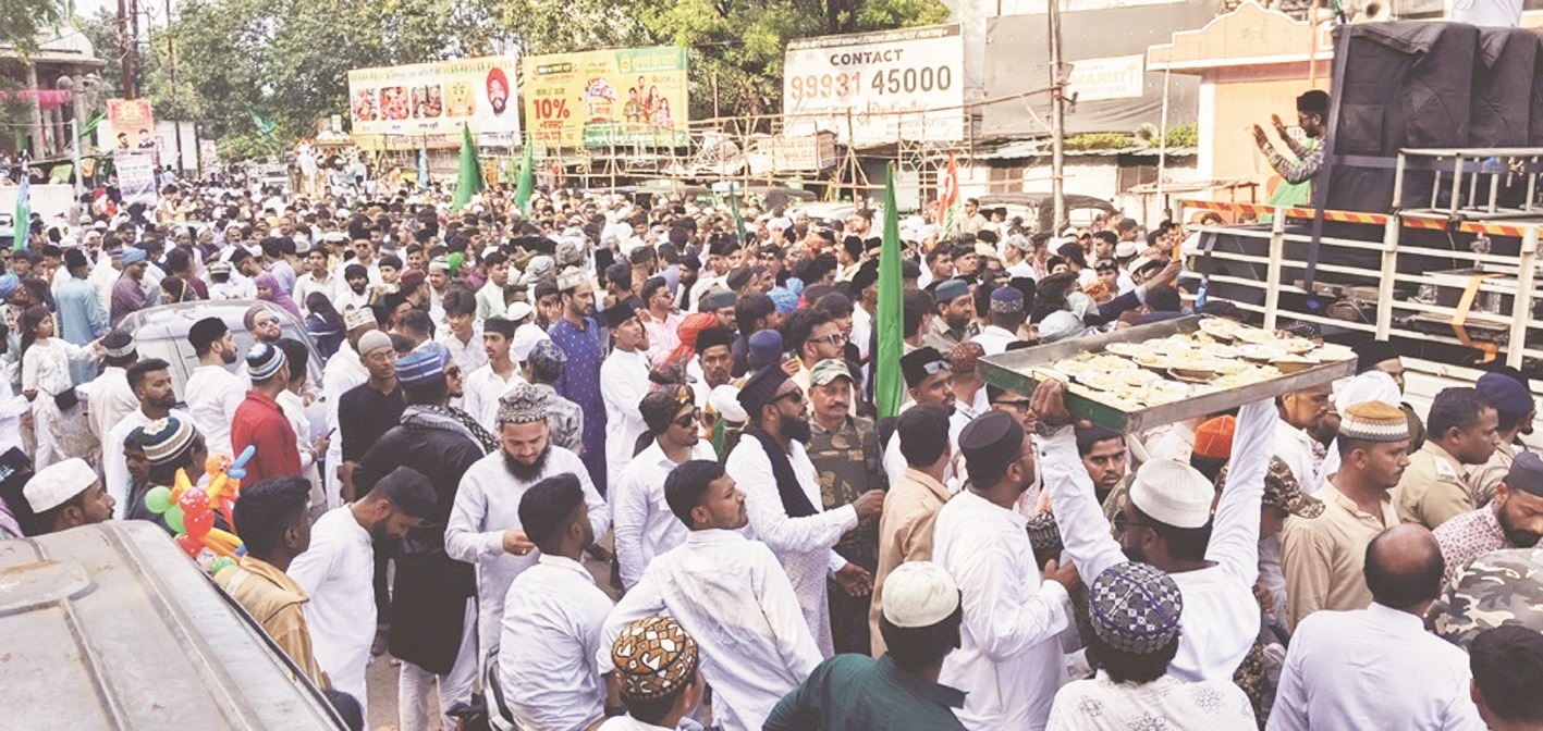 ईद मिलादुन्नबी धूमधाम से मना, निकाला जुलूस ईद मिलादुन्नबी धूमधाम से मना, निकाला जुलूस