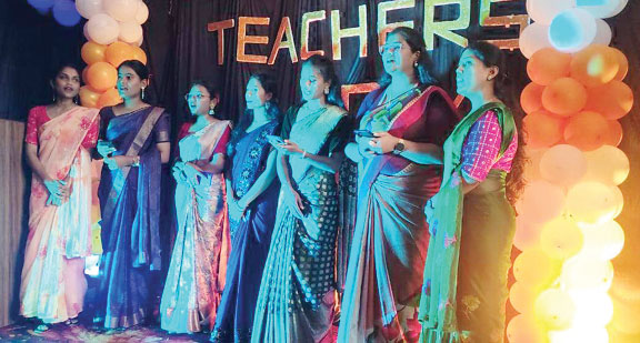पार्वती इंस्टीट्यूट मदनपुर में मना शिक्षक दिवस पार्वती इंस्टीट्यूट मदनपुर में मना शिक्षक दिवस