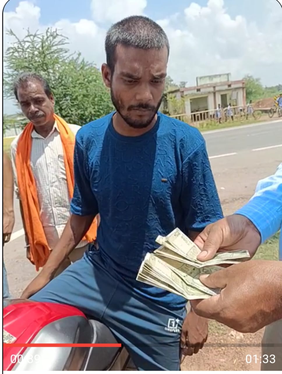 नकली नोट संग एक आरोपी गिरफ्तार नकली नोट संग एक आरोपी गिरफ्तार