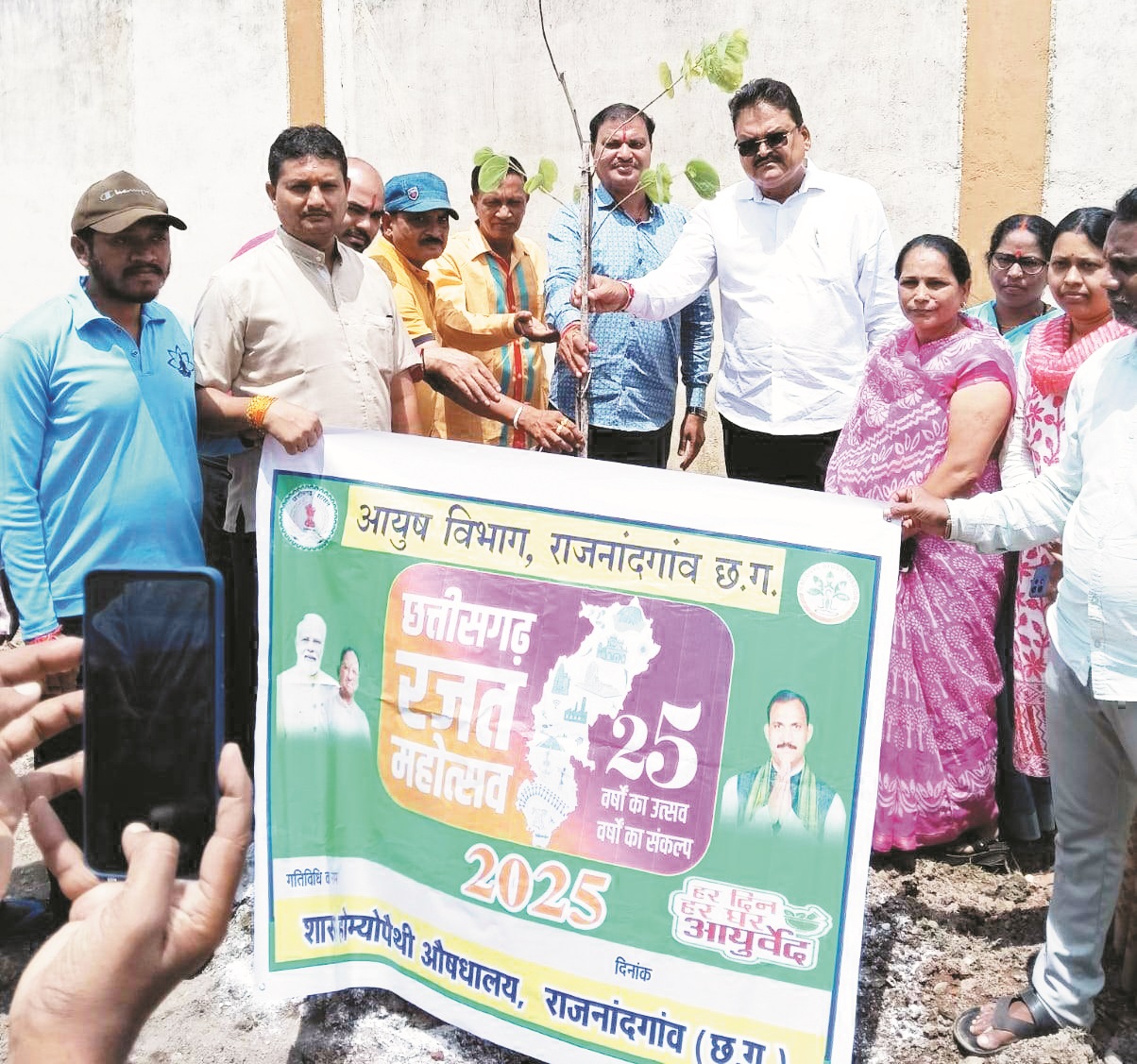 मेयर ने विकास कार्य कराने किया भूमिपूजन मेयर ने विकास कार्य कराने किया भूमिपूजन