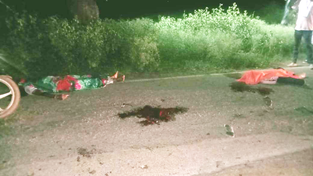 एक बाइक पर सवार 6 में तीन की मौत
