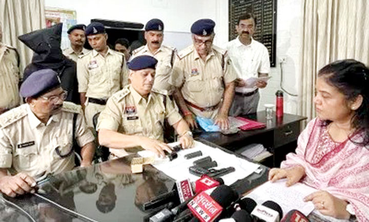 ट्रेन से आईटीबीपी जवान के हथियार चुराने वाले दो चोर गिरफ्तार