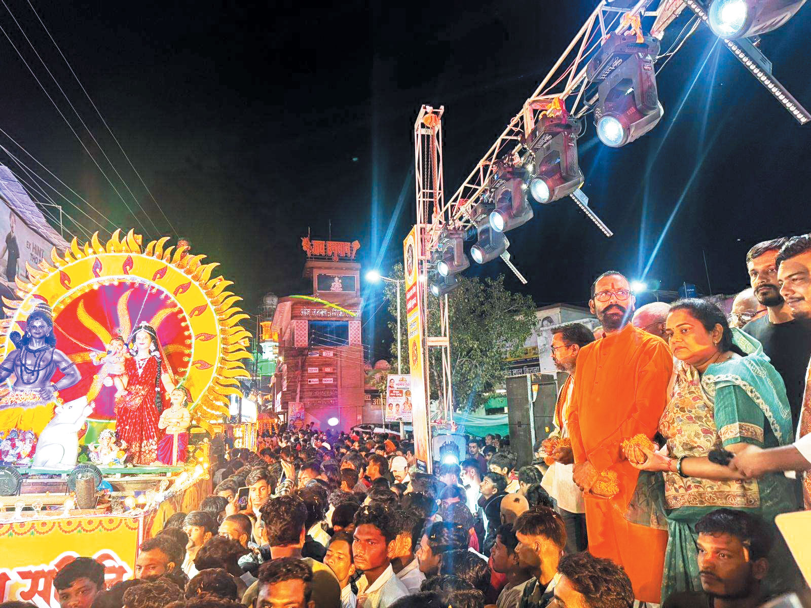 गणेश विसर्जन झांकी देखने उमड़ी भीड़ गणेश विसर्जन झांकी देखने उमड़ी भीड़