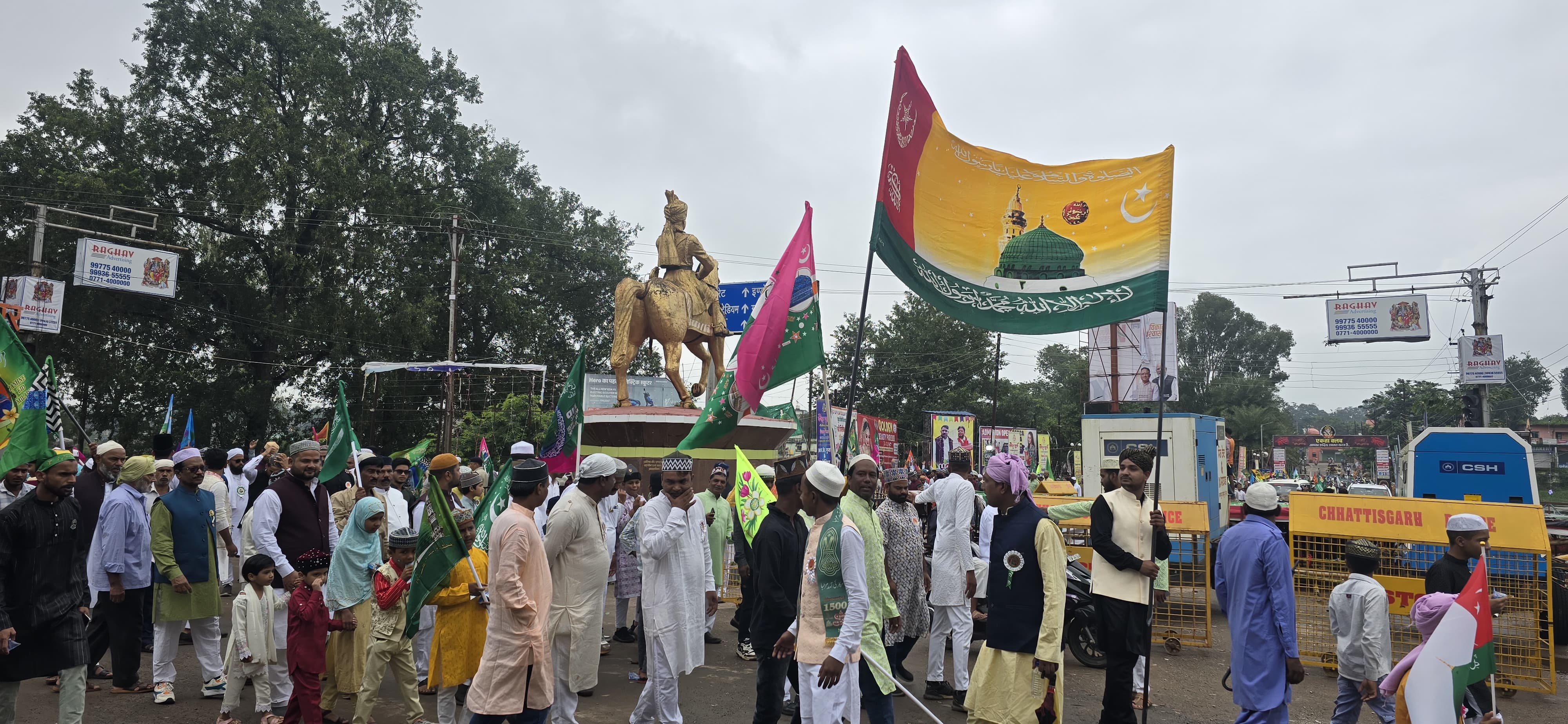 धूमधाम से निकाला ईद मिलादुन्नबी का जुलूस, नबी की शान का बच्चों में उत्साह धूमधाम से निकाला ईद मिलादुन्नबी का जुलूस, नबी की शान का बच्चों में उत्साह