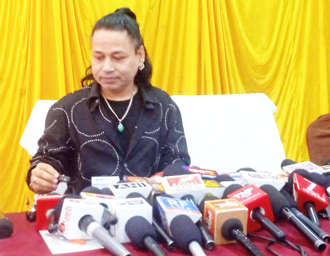 संगीत भारत के रग-रग में बसा, यहां भिक्षा मांगने वाला भी गाता है गाना-कैलाश खेर संगीत भारत के रग-रग में बसा, यहां भिक्षा मांगने वाला भी गाता है गाना-कैलाश खेर