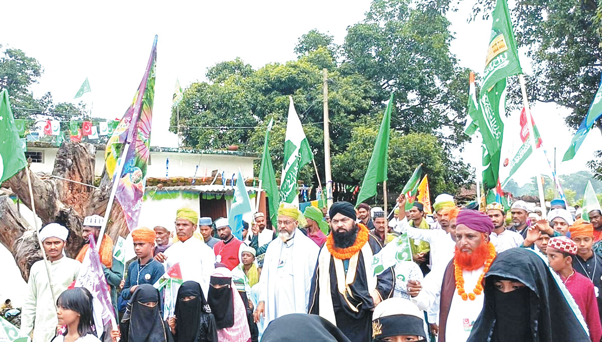 ईद मिलादुन्नबी पर भव्य जुलूस, अमन-शांति की मांगी दुआएं ईद मिलादुन्नबी पर भव्य जुलूस, अमन-शांति की मांगी दुआएं