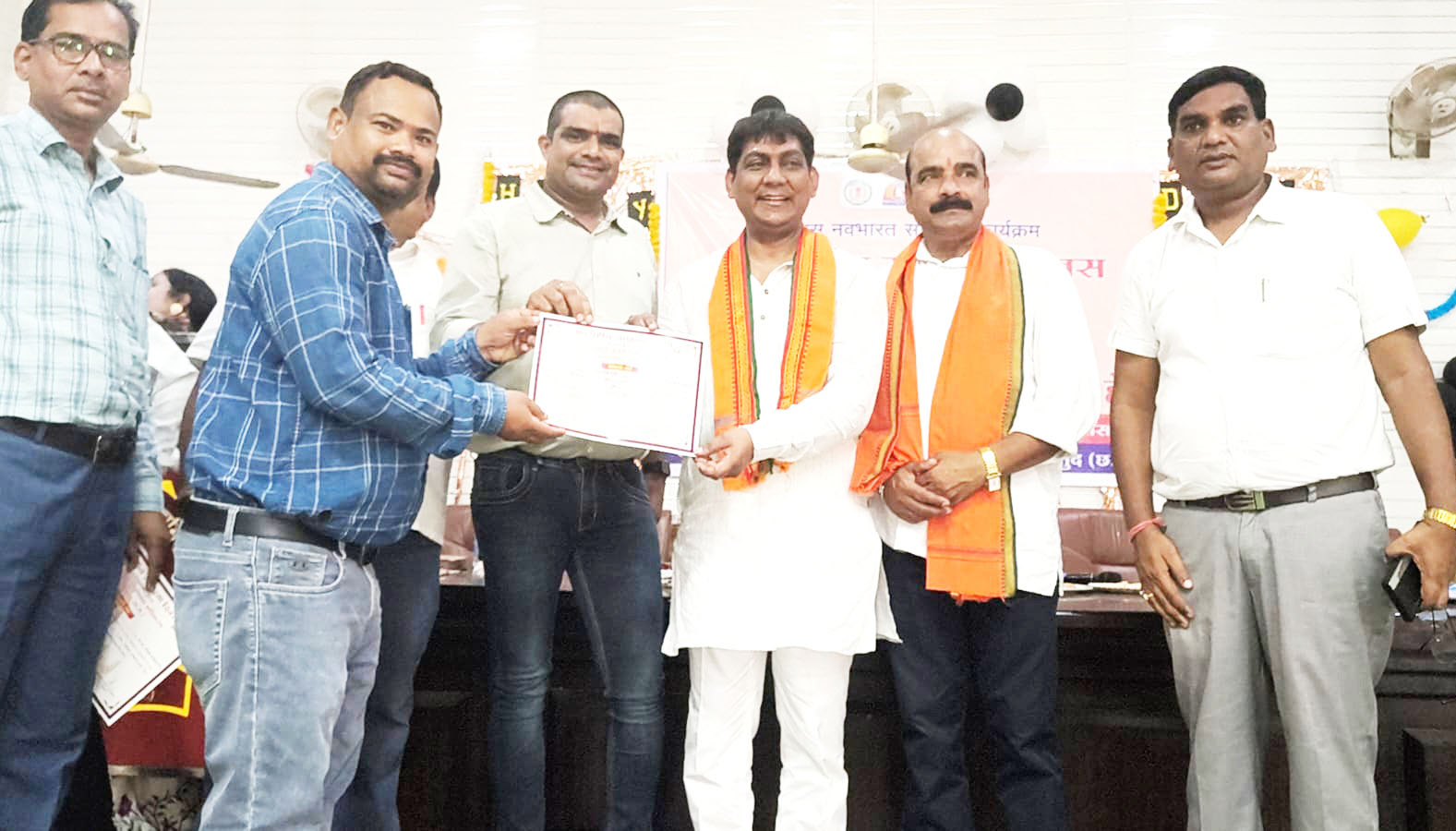 शिक्षित समाज ही बेहतर भविष्य और भावी पीढ़ी का निर्माण सुनियोजित ढंग से कर सकता है-विधायक सिन्हा