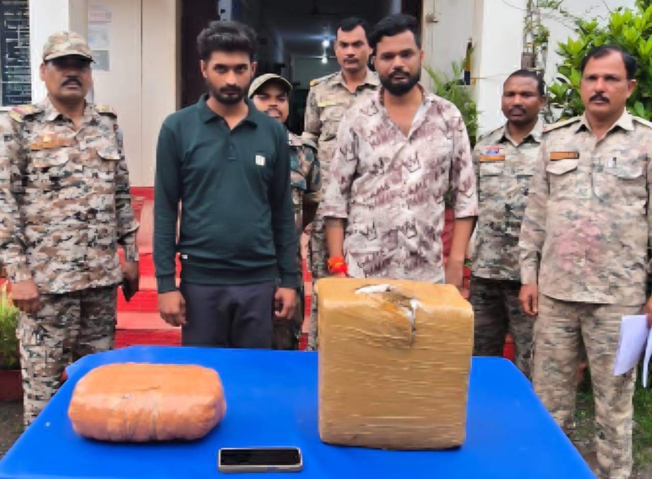 गांजा तस्करी के दौरान सडक़ हादसे में दो की मौत गांजा तस्करी के दौरान सडक़ हादसे में दो की मौत
