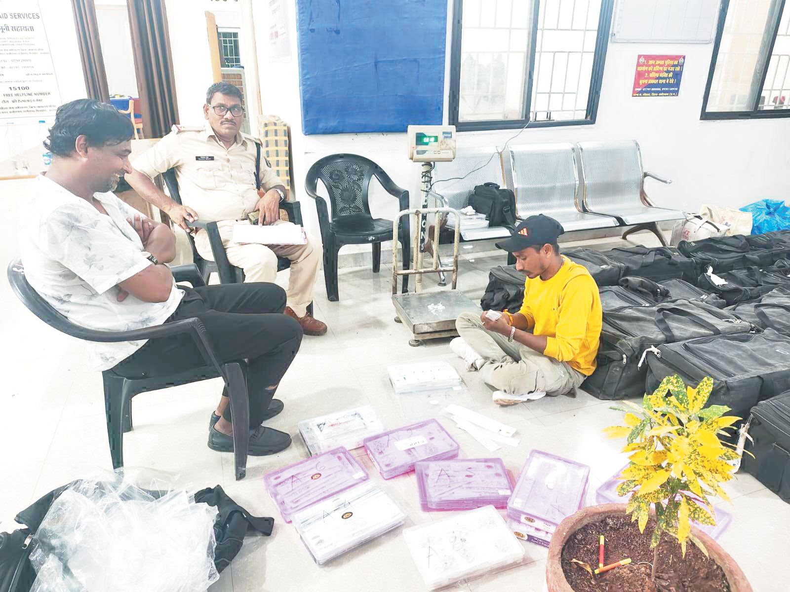 चेकिंग में पकड़ी ढाई करोड़ की चांदी, नहीं मिले वैध दस्तावेज, 2 गिरफ्तार