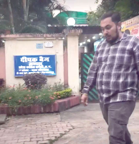 बैज के बंगले की रेकी, थाने में शिकायत बैज के बंगले की रेकी, थाने में शिकायत