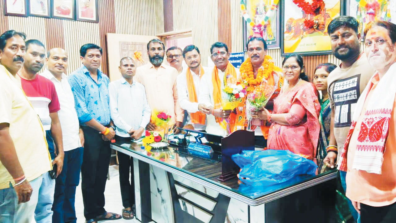 नपा अध्यक्ष महेश को जन्मदिन की बधाई देने तांता